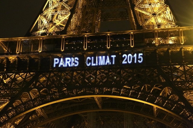 Firman Acuerdo de París en la COP 21 - Plumas Atómicas