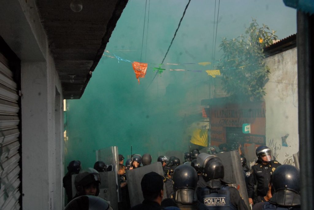 Enfrentamiento entre policías y vecinos de San Lorenzo Acopilco
