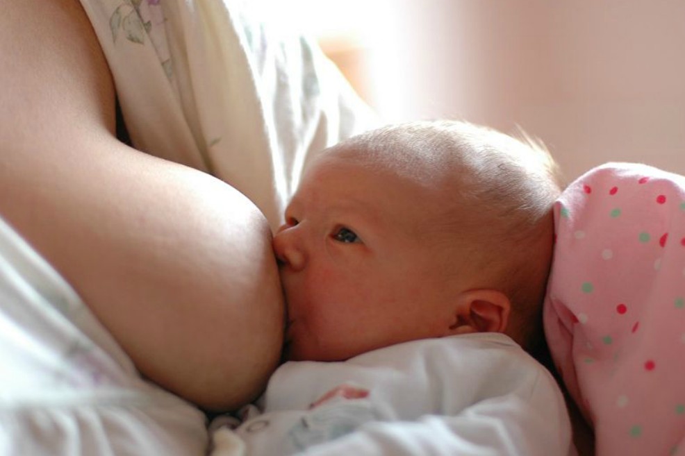 mujer trans leche materna 6 semanas