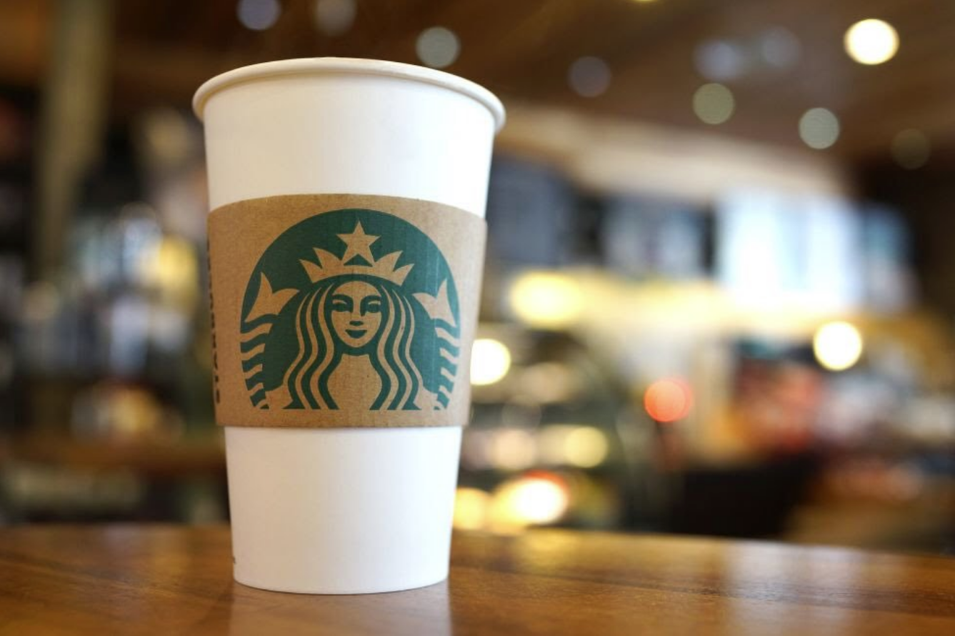 Starbucks deberá advertir sobre riesgo de cáncer: juez de California