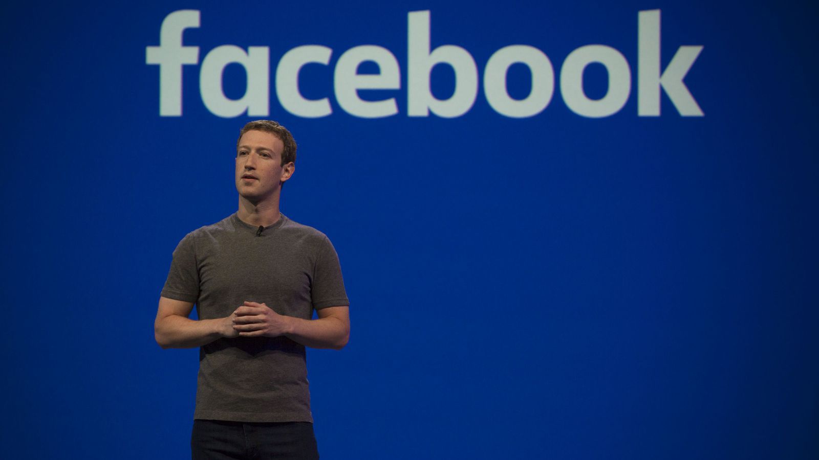Mark Zuckerberg se disculpa por mal uso de datos de Facebook
