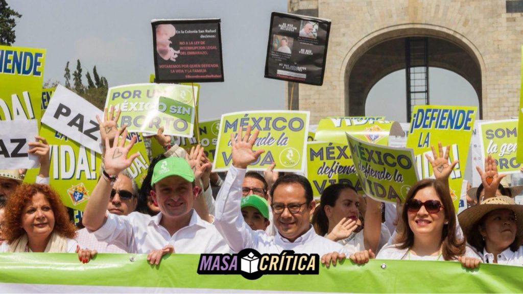 Mike Arriola lidera la marcha 'por la vida' en la CDMX