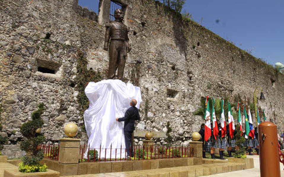 Ceremonia de develación de la estatua de Díaz en Orizaba, en 2015
