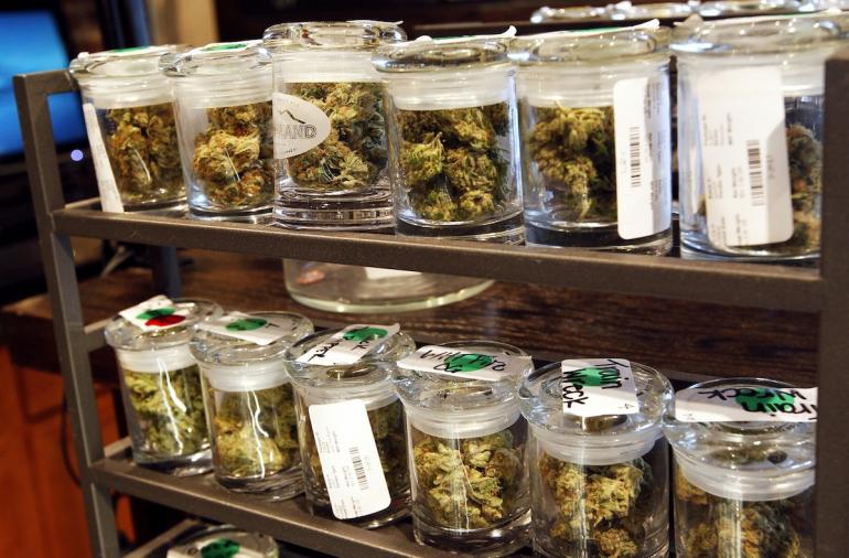 Propuesta de Morena para legalizar consumo y venta de marihuana