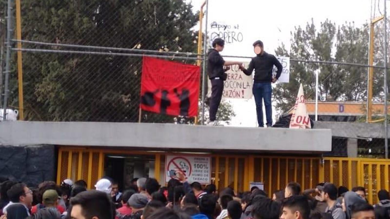 Alumnos de Prepa 5 toman instalaciones en apoyo a huelga de UAM