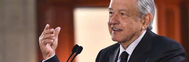 AMLO propondría dar radio y televisión a grupos religiosos