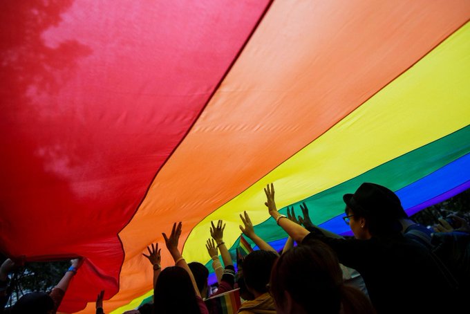 Tres hombres proponen crear desfile del orgullo hetero