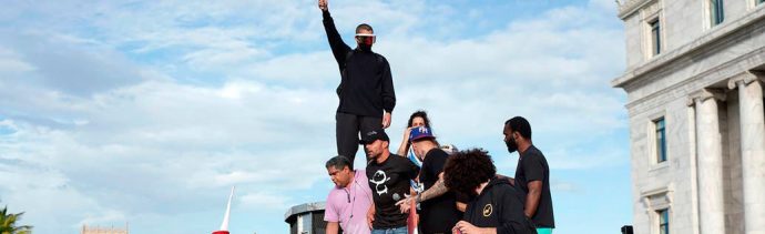 Exigen renuncia de Rosselló por chat sexista y homófobo