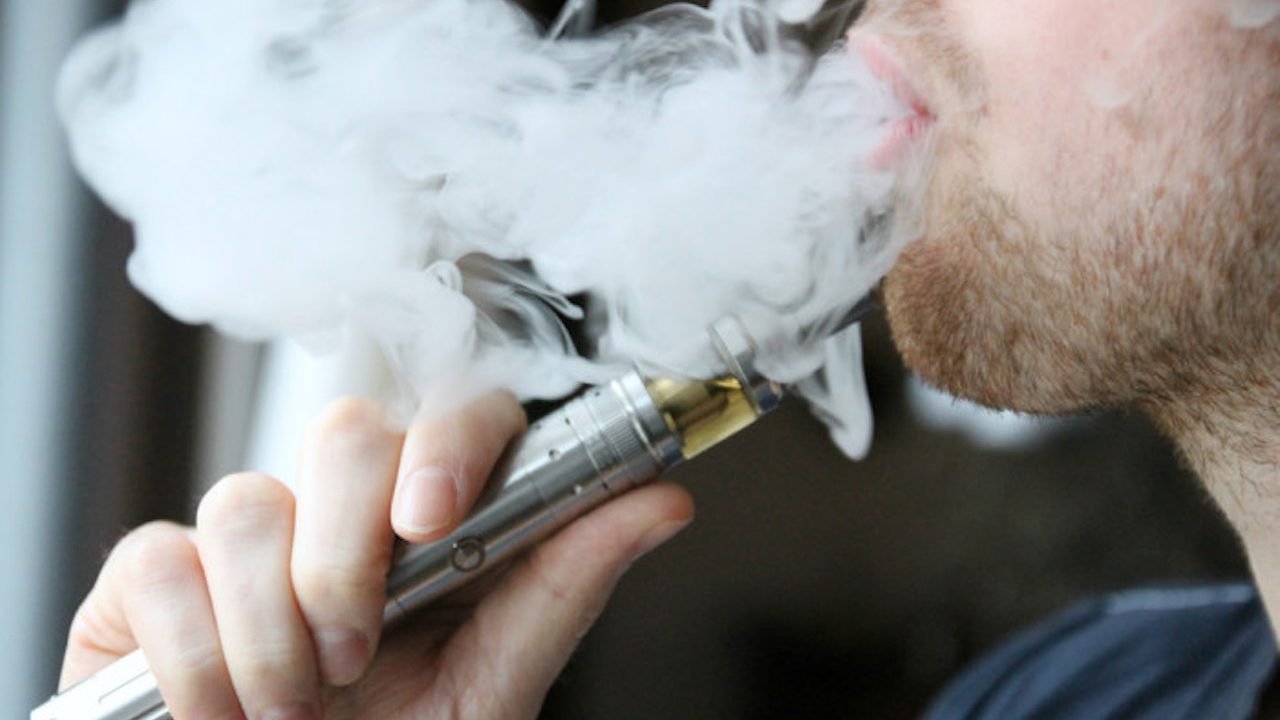 FDA investiga efectos adversos del cigarro electrónico/vaping