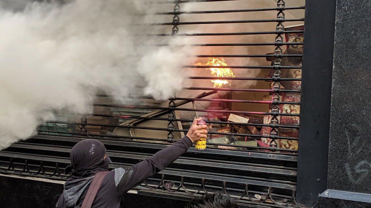 Disturbios durante la marcha de los 5 años de la desaparición de los normalistas de Ayotzinapa