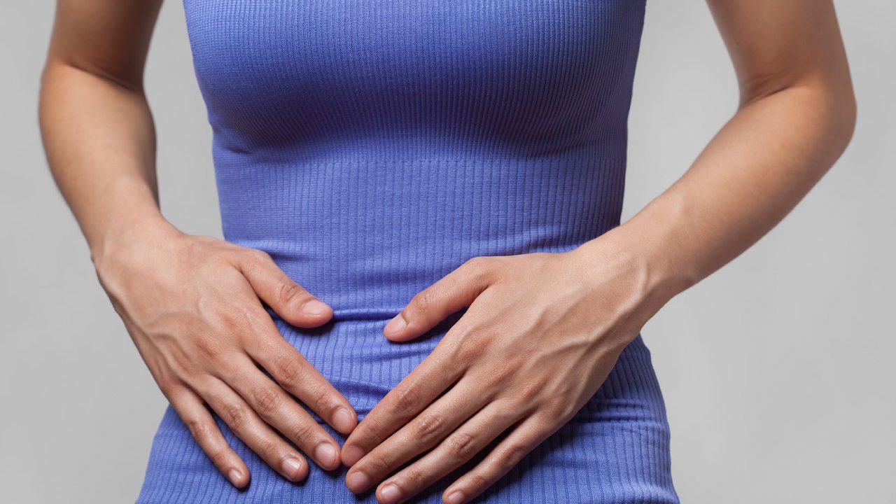 9/3/16 periodo-menstrual-productividad-reduce mujer con cólicos