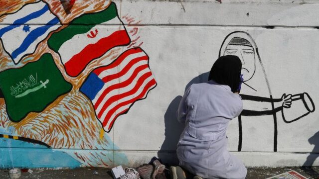 Mujeres En Irak Protestan Pintando Murales