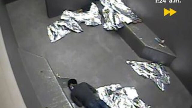 En un video se mostró cómo un niño migrante murió en su celda