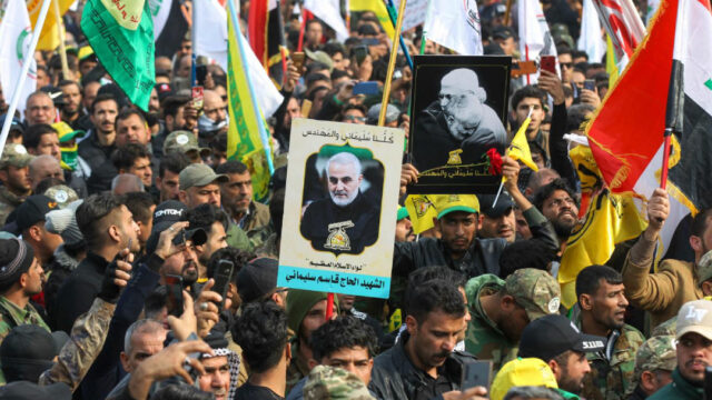 Iranies en Calles de Teheran Clamando Venganza Contra Estados Unidos por muerte de Suleimani