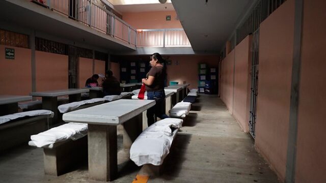 Reclusas utilizan hacen toallas sanitarias con trapos y calcetines