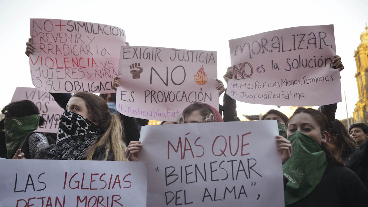 Feministas protestaron en Palacio Nacional por feminicidio de Fátima (Foto: Plumas Atómicas/ Mónica Vázquez)