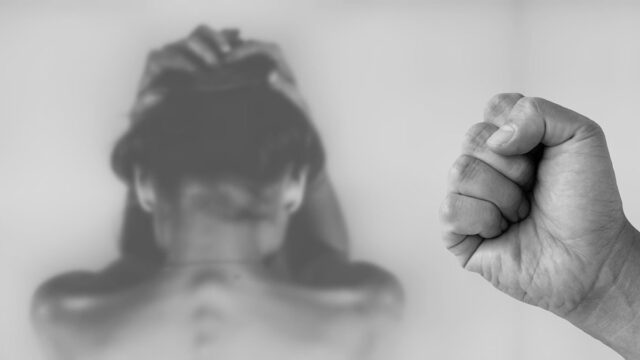 Las expertas de la ONU hacen un llamado para tomar medidas urgentes porque Covid-19 provocó pandemia de violencia de género y discriminación contra mujeres