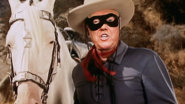 El Presidente de Estados Unidos, Donald Trump, asegura que parece el Llanero Solitario con cubrebocas