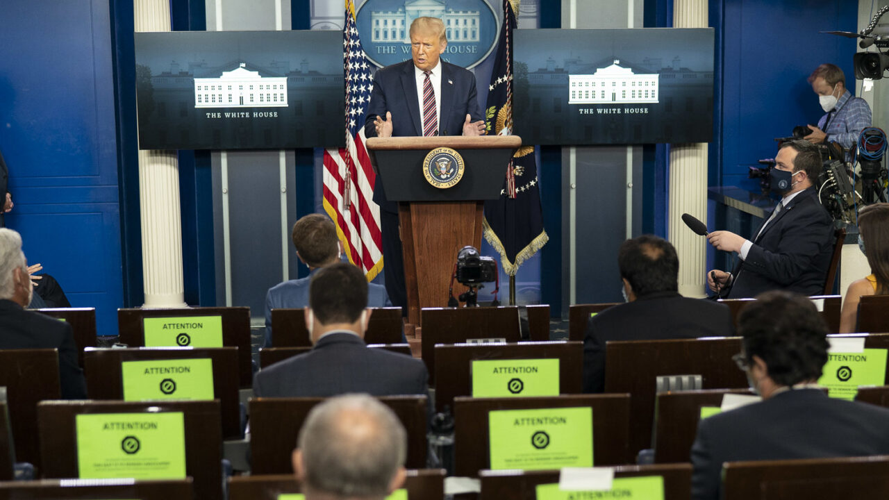 Donald Trump señala que la vacuna rusa contra el COVID-19 "se saltó pruebas"