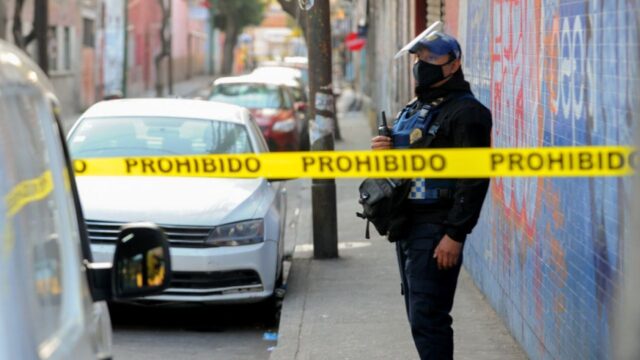 Policía y ex reo se enfrentan en Álvaro Obregón