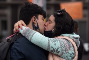 UNAM: estar enamorado ayuda a resistir COVID-19, afirma investigador