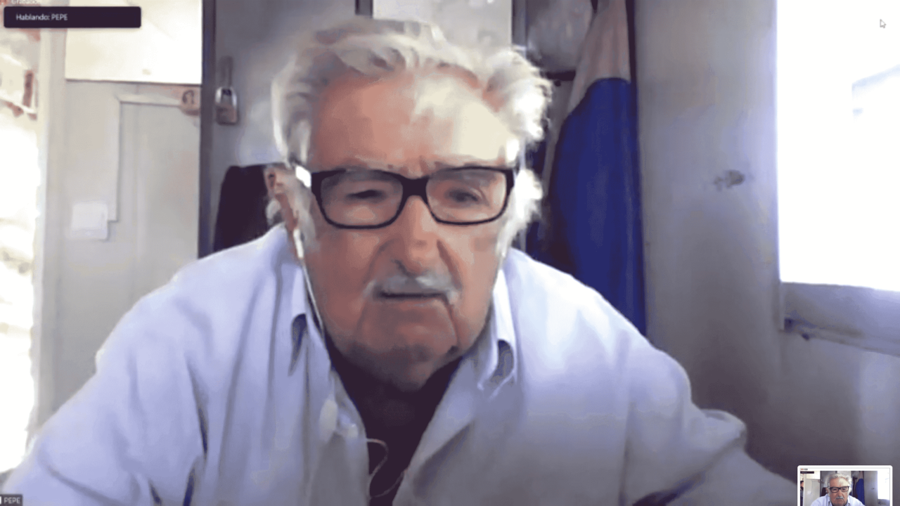 Mujica felicita a AMLO