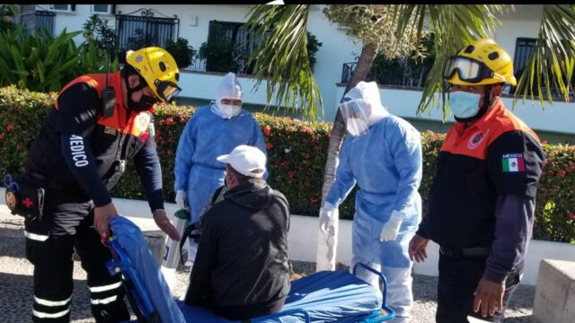 A pesar de tener COVID-19, dos turistas fueron a vacacionar a playas de Puerto Vallarta y Acapulco, uno de ellos fue hospitalizado
