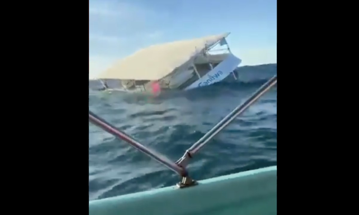 Se hunde barco que transportaba turistas en Puerto Vallarta [Video]
