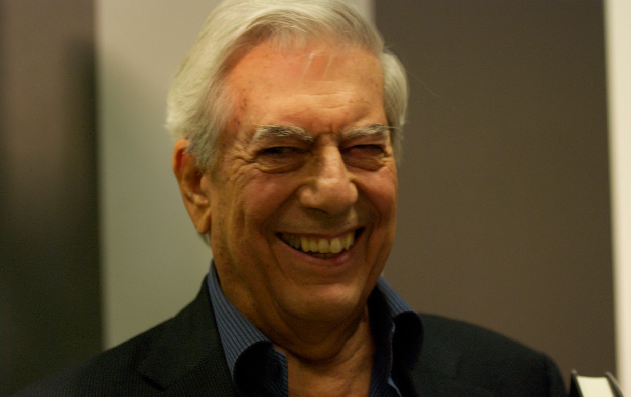 "Es una estupidez": El día que Vargas Llosa se burló del uso de 'todes'