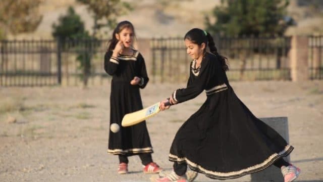 A las mujeres afganas se les prohibirá practicar deporte, dicen los talibanes