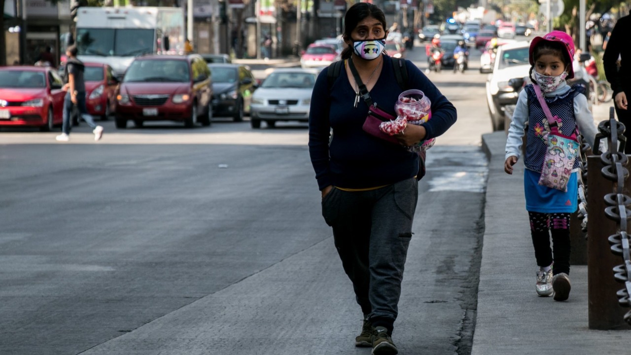 mexicanos enfrentan baja satisfacción de vida tras pandemia según OCDE