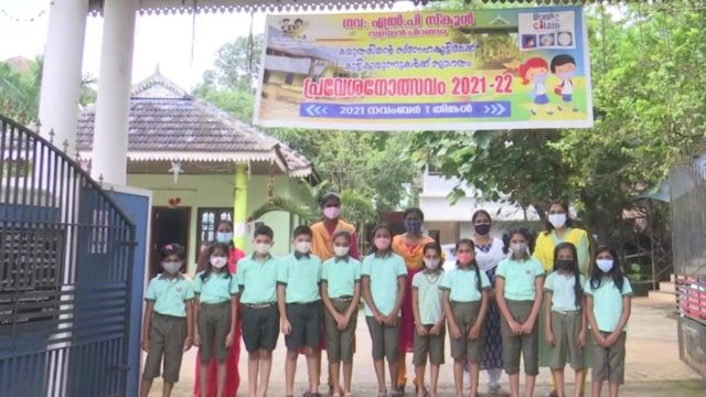 Escuela en India utiliza uniformes neutros para promover la igualdad de género