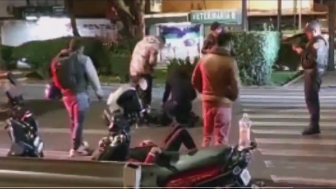 Video: Ciclista ignora el alto y es atropellado por un motociclista en CDMX