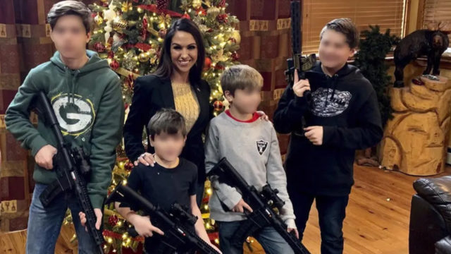 Congresista Lauren Boebert posó con armas y su familia