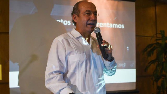 Felipe Calderón exige certificado vacunación