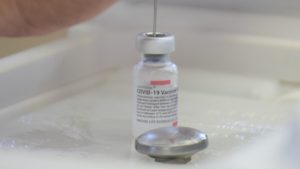 Inmunidad de vacunas dura 6 meses según OMS