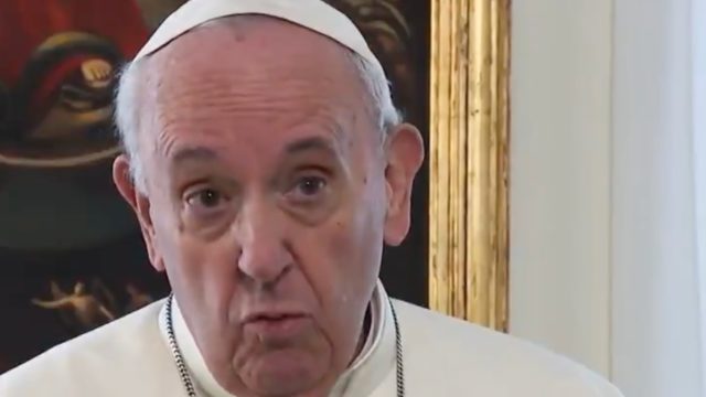 Sexo fuera del matrimonio "no es el pecado más grave", asegura el Papa