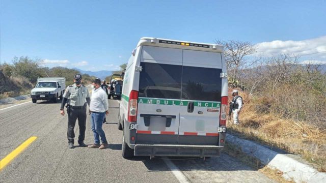 Ambulancia falsa del IMSS llevaba migrantes