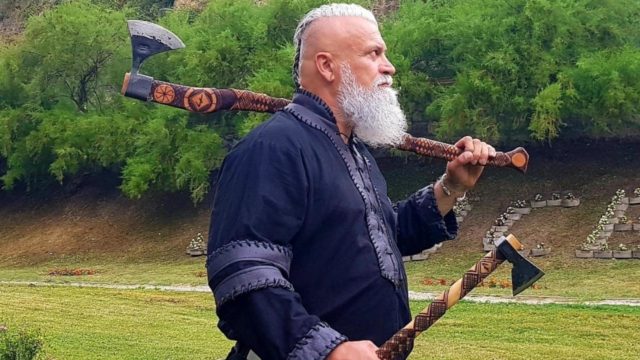 Hombre se convierte en vikingo tras ver serie de televisión
