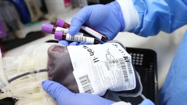 Padres rechazan donaciones de sangre para su hijo por ser de personas vacunadas contra Covid
