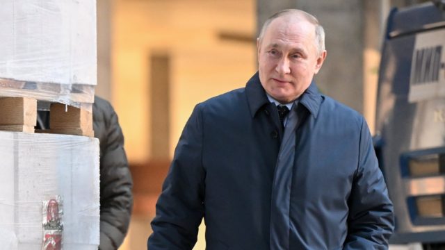 El presidente de Rusia, Vladimir Putin, pone a las fuerzas de disuasión nuclear 'en alerta' en medio de las tensiones con Occidente por la invasión de Ucrania