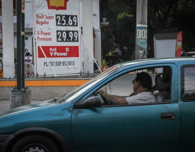 Precios de gasolina no aumentarán pese a bloqueos a Rusia; asegura AMLO