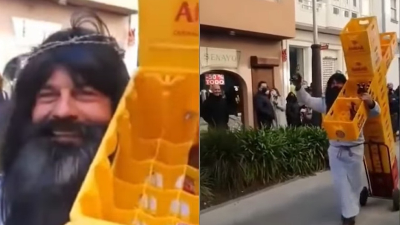 Video: Hombre se viste de Jesús y carga cruz hecha con cajas de cerveza