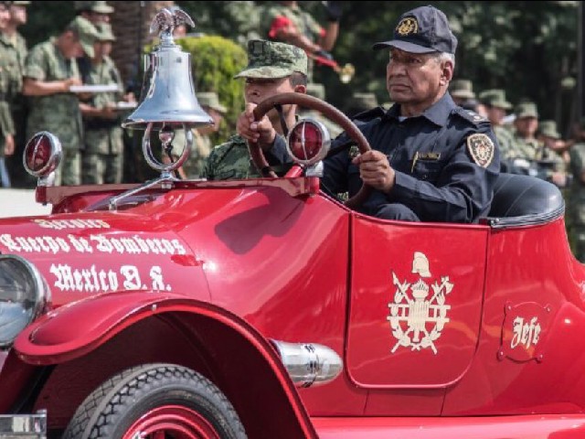 Muere el "Jefe Vulcano" a los 77 años de edad, legendario jefe de bomberos en la CDMX