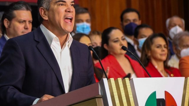 Consejo político del PRI defiende a "Alito" Moreno y denuncia "persecución" política de AMLO