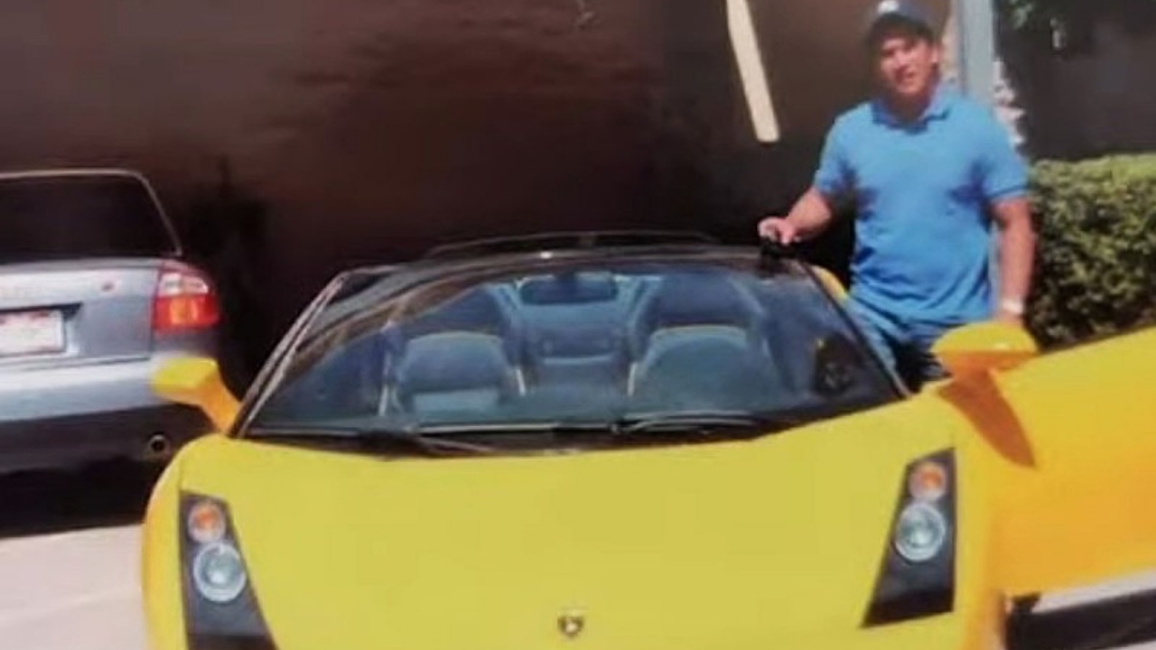 Alejandro Moreno y su Lamborghini de 12 millones que contrasta con su declaración de bienes