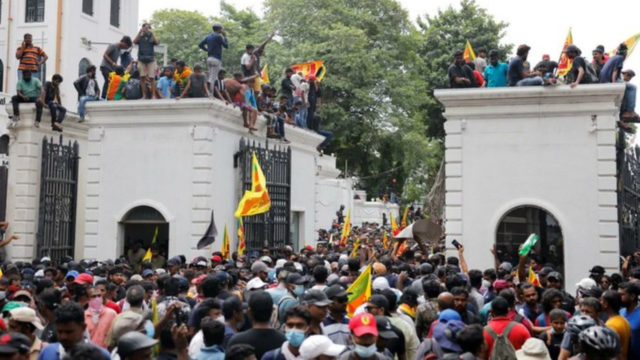 ¿Qué está pasando en Sri Lanka y por qué una ola de protestas ha derrocado al gobierno?