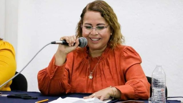 “Sí es nepotismo”: regidora de Morena acepta tener a toda su familia en la nómina (VIDEO)