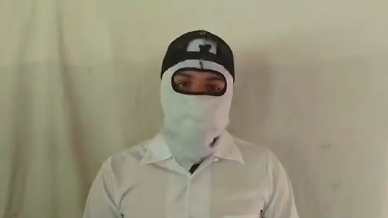 Hombre que dice ser “El Chueco” aparece en video y se deslinda del asesinato de sacerdotes jesuitas
