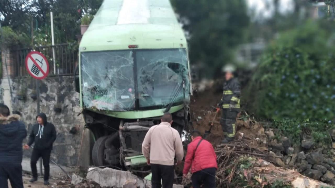 CDMX: Así fue el accidente de microbús en Tlalpan que dejó más de 30 lesionados
